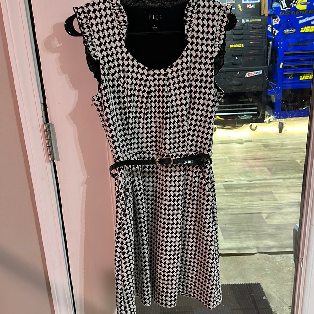 Elle dress, size 6. Houndstooth print.